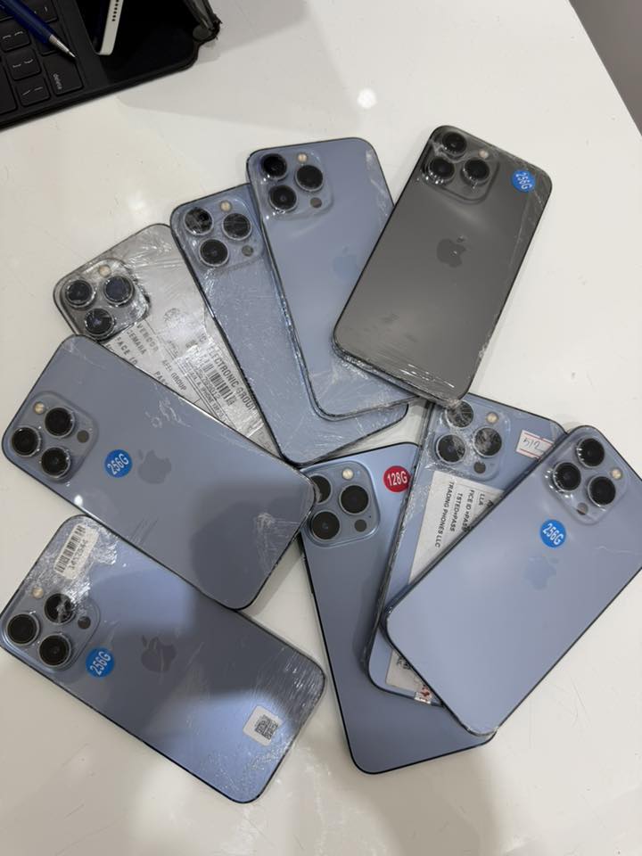 Apple iPhone 15 Pro Max – venant comme neuf - Performance Ultime et Design en Titane – Image 2